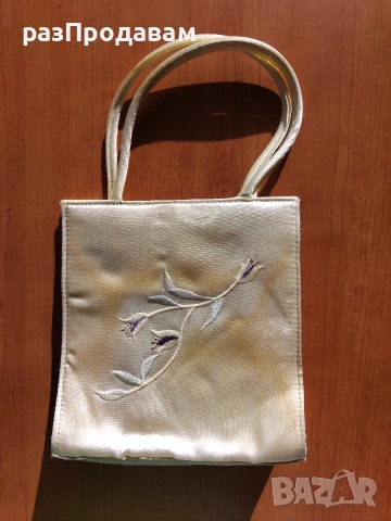 Мини Чантичка с бродерия -ESSENTIALS- за РЕКВИЗИТ