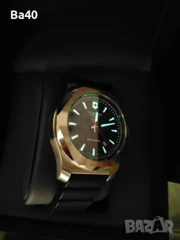 Швейцарски часовник Victorinox INOX , Quartz, Сапфир, 200m, 43mm