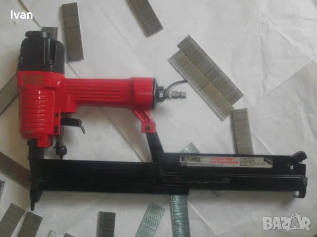 АВСТРИЙСКИ ПНЕВМАТИЧЕН ТАКЕР комбиниран скоби-пирони 16-32 мм Почти нов ОТЛИЧЕН KRAFT Werkzeuge 915, снимка 16 - Други инструменти - 47782072