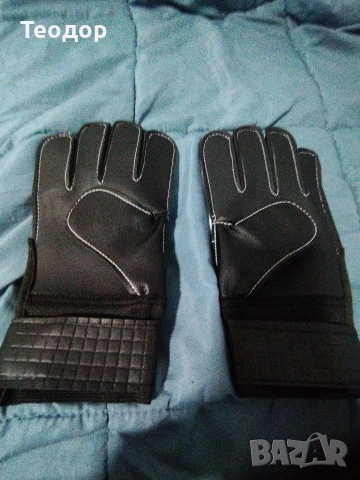 Продавам вратарски ръкавици на Sepp Maier