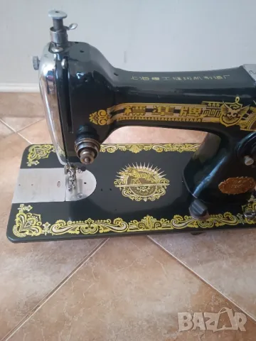 Шевна машина, снимка 2 - Антикварни и старинни предмети - 47861575