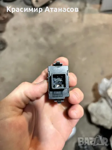 84810-0F010. Бутон ел. стъкло предно дясно за Тойота корола версо.  , снимка 4 - Части - 49454558