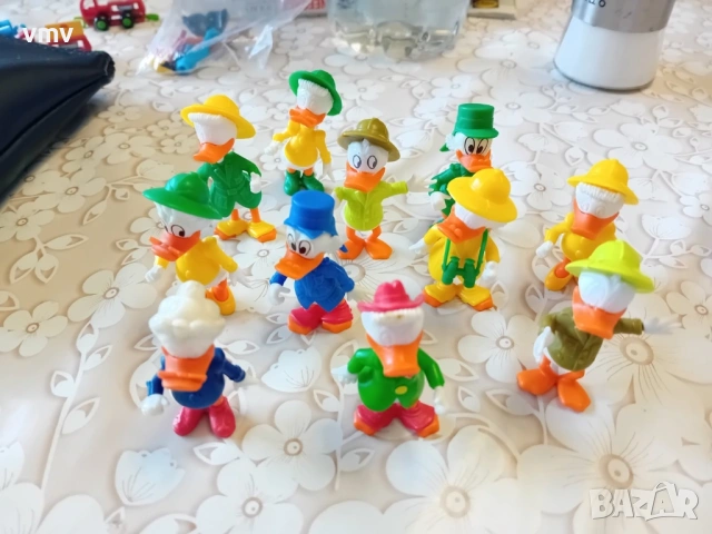 Стари Киндер играчки