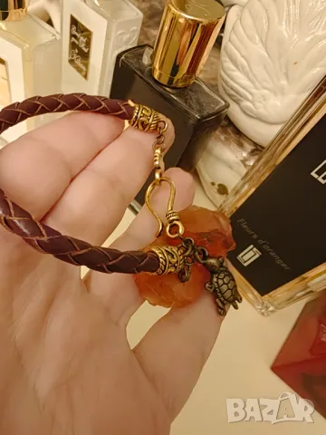 Ръчно изработена гривна с Хесонит позлата и кожа, снимка 5 - Гривни - 49393038