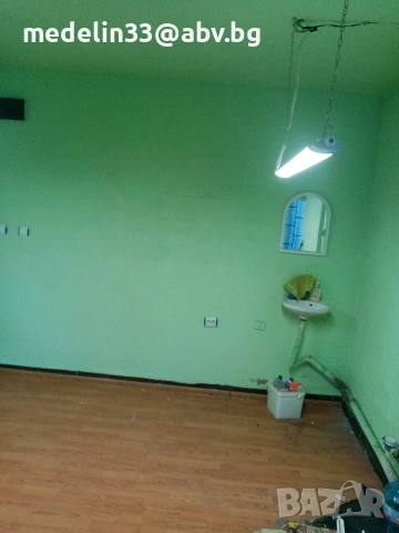 Магазин, офис, ателие 18 м2, плюс склад 10 м2, партер, срещу Кооп.пазар.ул. Шипка 12, снимка 3 - Магазини - 54111297