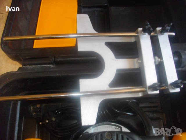 Холандска Професионална Оберфреза-1100 Вата-Ход 50 мм-ф35 мм Фрезер-PRAXIS BFM1100, снимка 5 - Други инструменти - 33740166