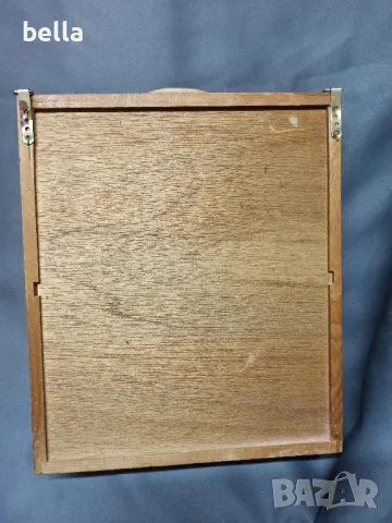 ДЪРВЕН ШКАФ С РИСУВАНО СТЪКЛО ЗА ПОДПРАВКИ, снимка 3 - Антикварни и старинни предмети - 49261075