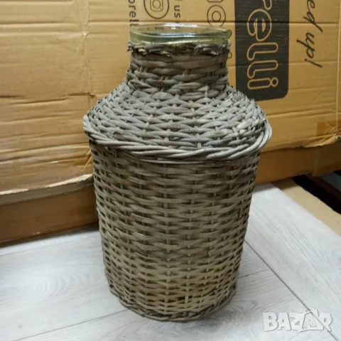 Стъклен буркан голям с оплетка 10л. от соца
