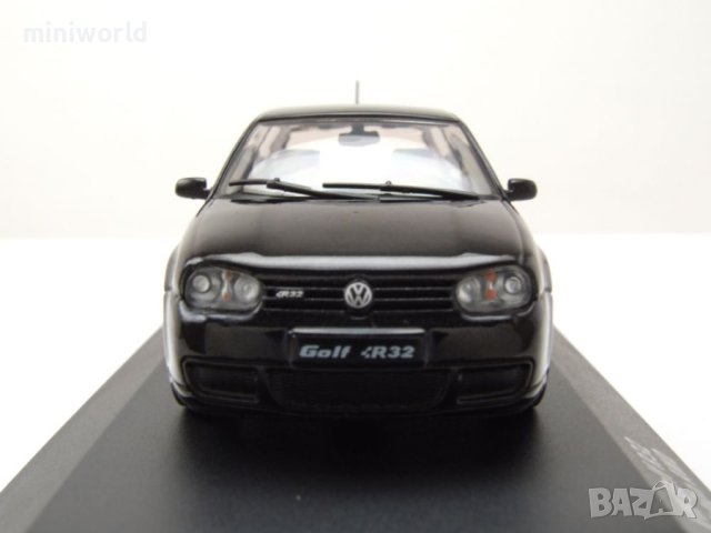 VW Golf 4 R32 2003 - мащаб 1:43 на Solido моделът е нов в PVC дисплей-кейс, снимка 5 - Колекции - 44474866