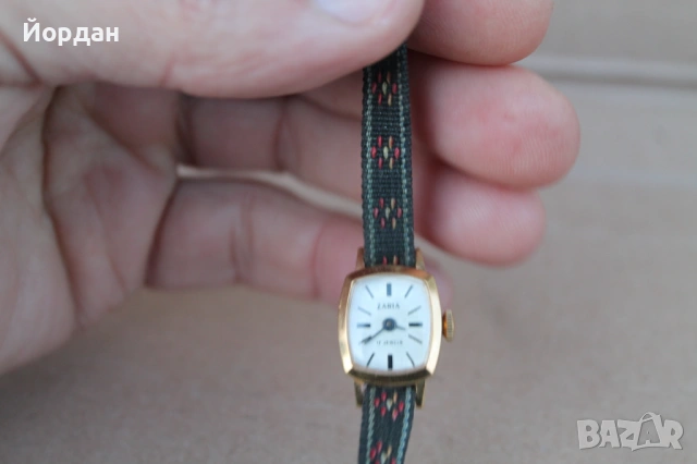 СССР Дамски позлатен часовник ЗАРЯ 17 камъка, снимка 2 - Дамски - 54044043