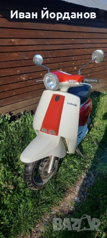 продаве се мотоциклет Ламбрета, скутер