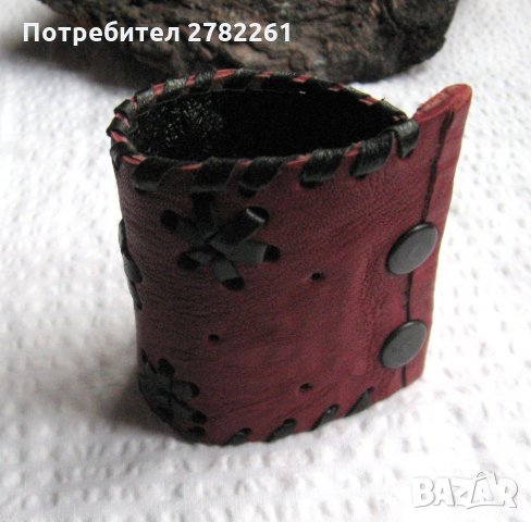 Широка гривна ръчно правена от естествена кожа в червено, снимка 1 - Гривни - 30979259