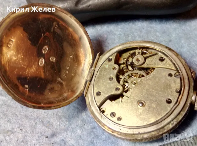 Стар ШВЕЙЦАРСКИ СРЕБЪРЕН ДЖОБЕН ЧАСОВНИК СРЕБРО 925 с КРАСИВО РЪЧНО ОРНАМЕНТИРАН КОРПУС иКАПАК 48389, снимка 6 - Джобни - 48035455