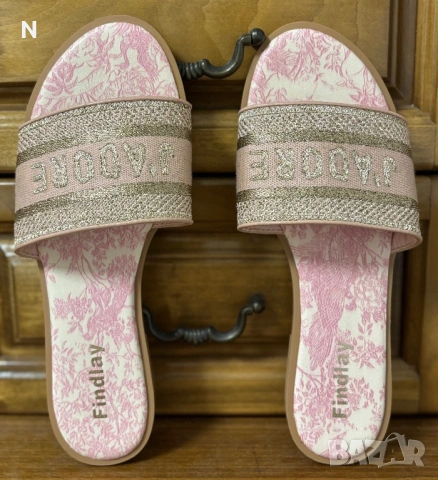 Нови чехли на LBD