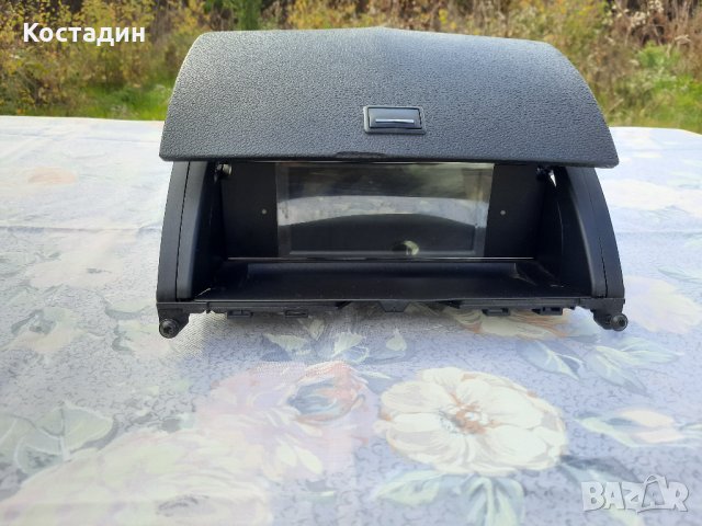 Екран, дисплей,жабка  за Mercedes W204 C класа, снимка 2 - Части - 32138455
