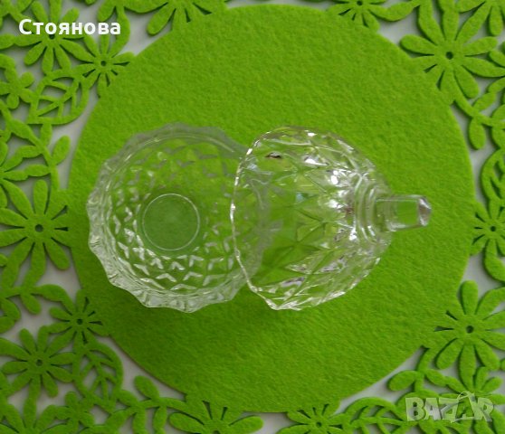 Лот малка стъклена релефна купа с капак и чиния , снимка 6 - Декорация за дома - 33871651