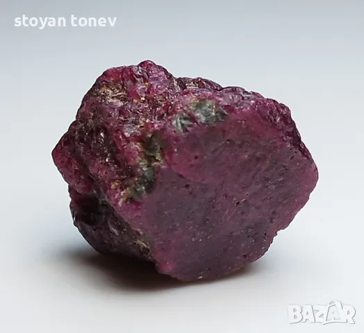 Самороден рубинен кристал с наситен цвят - 55кт.! Нетретиран! Нов!, снимка 2 - Други - 49832574