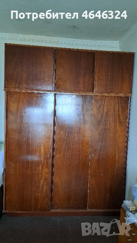 Трикрилен гардероб с надстройка