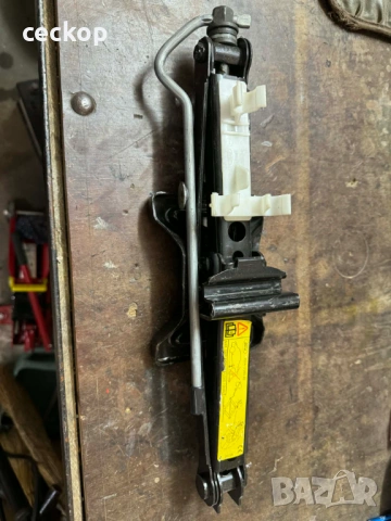 Оригинален крик за Ford Focus, Fiesta, C-max, S-max, Mondeo и Volvo