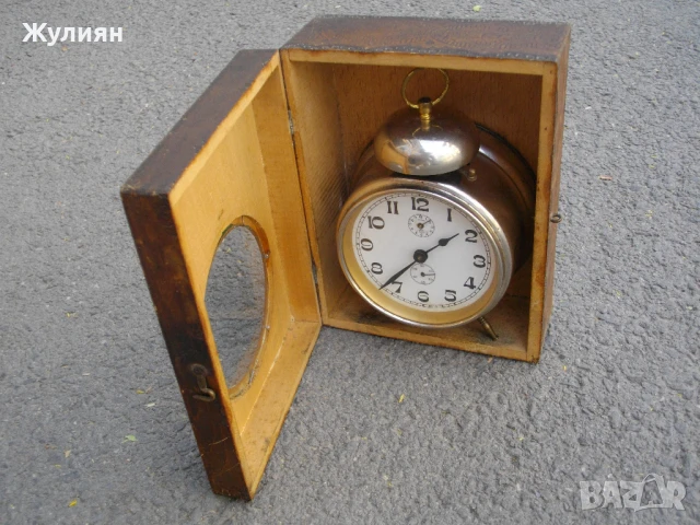 КОЛЕКЦИОНЕРСКИ СТАР БУДИЛНИК KIENZLE + КУТИЯ 