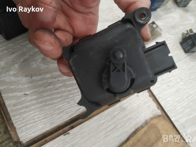 Моторче клапи клапа парно за Ауди А6 , A4 , 4B1820511K, снимка 4 - Части - 52422608