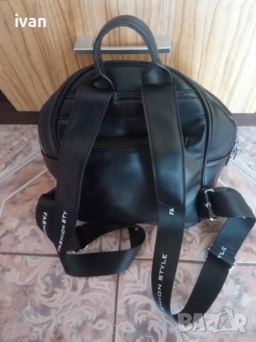 дамска чанта, снимка 2 - Чанти - 52256592