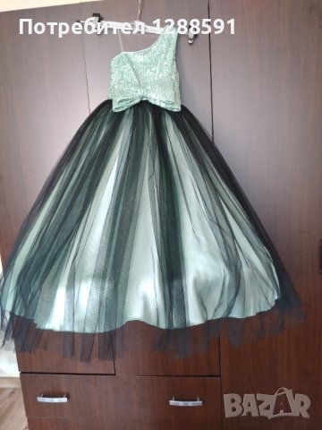 Красива рокля, снимка 2 - Детски рокли и поли - 40796501