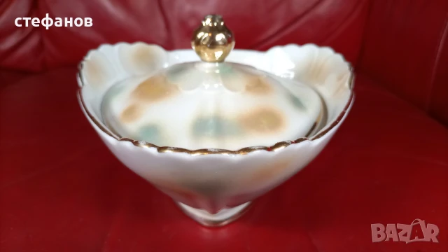 Много красива порцеланова захарничка с капаче, триъгълна, BAVARIA