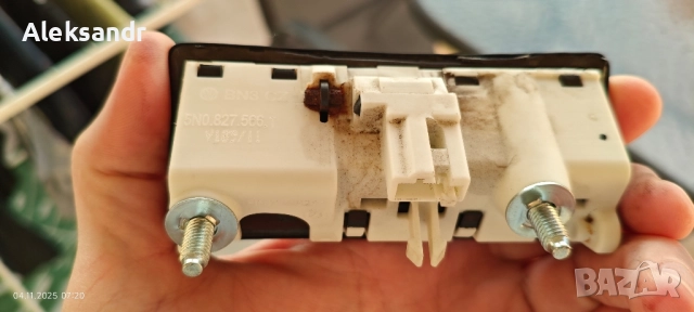 Дръжка за багажник на Audi A4 B8, снимка 3 - Части - 52380669