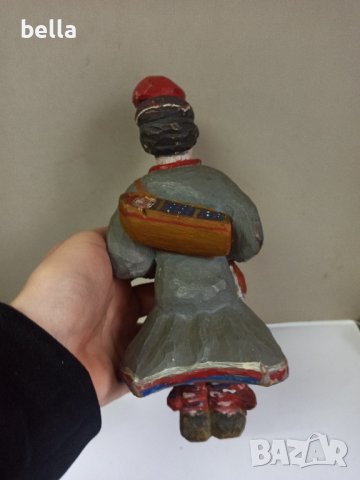 Стара дървена антикварна пластика на жена Саами с дете на гърба , снимка 2 - Антикварни и старинни предмети - 44405001