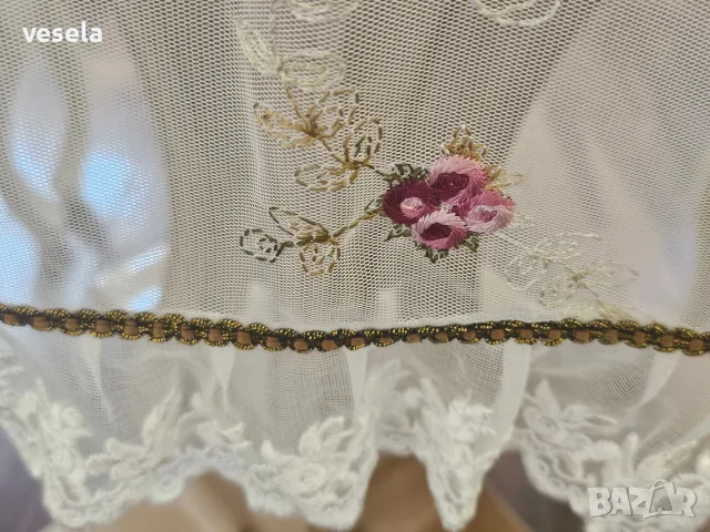 Чисто нова немска покривка каре от фин тюл с бродерия Papyrus Blumensaat Design – 102/102 см, снимка 3 - Покривки за маси - 56056442