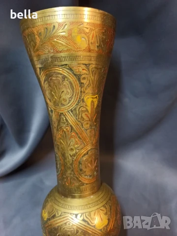 Стилна бронзова масивна ваза ръчно гравирани цветни орнаменти ,32 см височина., снимка 2 - Антикварни и старинни предмети - 51050178