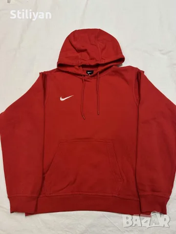 Червен суичър с качулка Nike Team Club