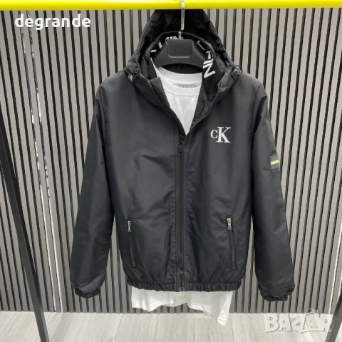 Ветровки Calvin Klein налични в бял и черен цвят 