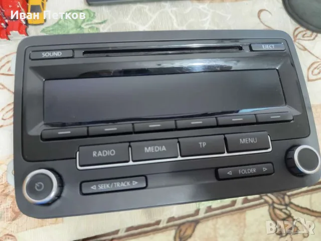 Оригинално радио за VW RCD 310 (след 2011 г.) - Черно-бял дисплей, снимка 2 - Части - 55981878