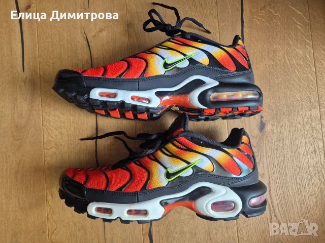 NIKE AIR MAX PLUS Black/ Team Orange-Team Red.