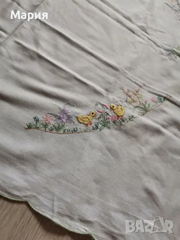 Покривка за маса с бродирани флорални елементи , снимка 2 - Покривки за маси - 47897305