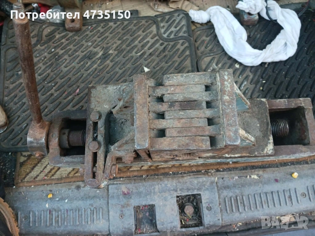 Продавам голямо тръбно менгеме, снимка 2 - Други инструменти - 53952687