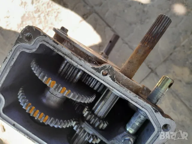 продавам запчатките на редуктора 2+1 скорости на части, снимка 2 - Градинска техника - 47340461