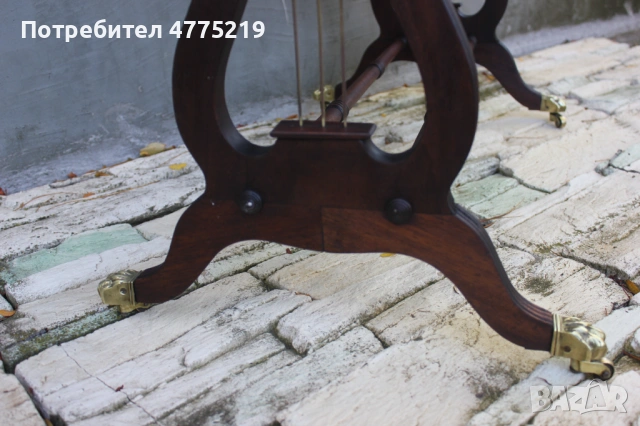 Стилна маса с кожен плот и месингови колелца- лира дизайн, махагон, снимка 6 - Маси - 53948807