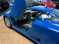 BBUARGO колекционерски модел макет BUGGATI EB 110 1:18 мащаб, снимка 4