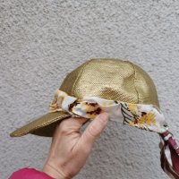 дамска шапка TRUSSARDI  състояние : чисто нова, снимка 1 - Шапки - 35388925