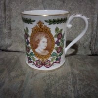 Порцеланова английска чаша с портрет на майката на кралица Елизабет Втора, снимка 3 - Колекции - 44436864