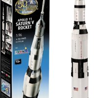 Revell Apollo 11 Ракета голям модел Saturn V - Височина 1.14м, снимка 2 - Конструктори - 42707976