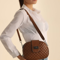 Елегантна дамска ежедневна чанта с три прегради 20х15х8 см., снимка 3 - Чанти - 44760200