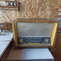 Продава радио-магнетофон Латвия, снимка 1 - Антикварни и старинни предмети - 36795907