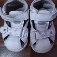 Бебешки момичешки обувки и сандали, снимка 4 - Бебешки обувки - 40333571