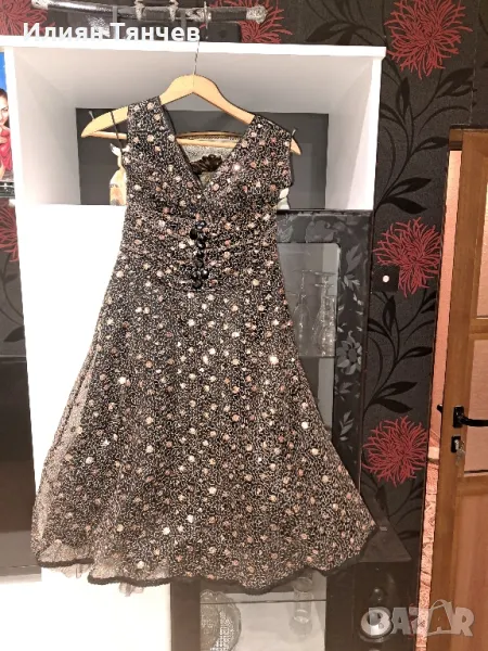 официялна къса рокличка със златисти пайети, снимка 1