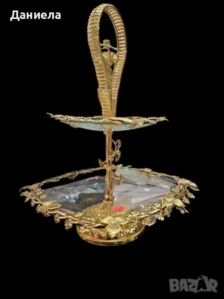 Луксозна двуетажна декорация в златисто със стъклени основи, снимка 1