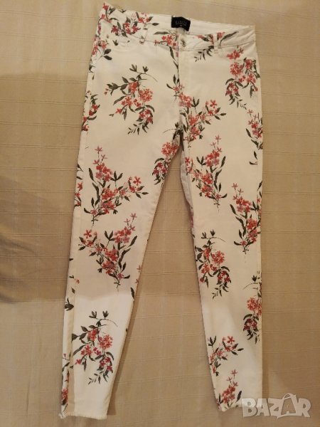 Бели панталони на цветя но MOHITO р-р 40, снимка 1